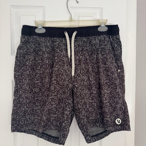Vuori Kore Black/Gray Patterned Athletic Shorts Size Large - Picture 1 of 3